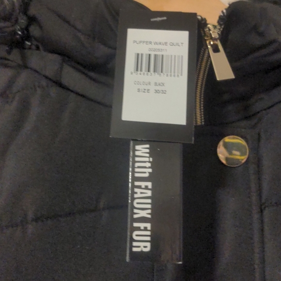 Avenue plus size puffer Wave quilt in black - Picture 2 of 7